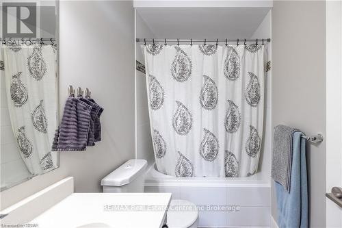 17 - 32 Arkell Road, Guelph (Village), ON - Indoor Photo Showing Bathroom