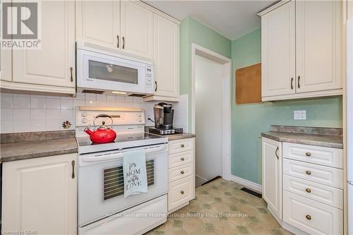 4 Lambert Crescent, Guelph (College), ON - Indoor Photo Showing Kitchen