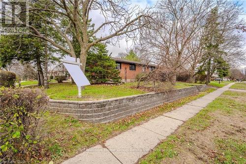 4 Lambert Crescent, Guelph (College), ON - Outdoor