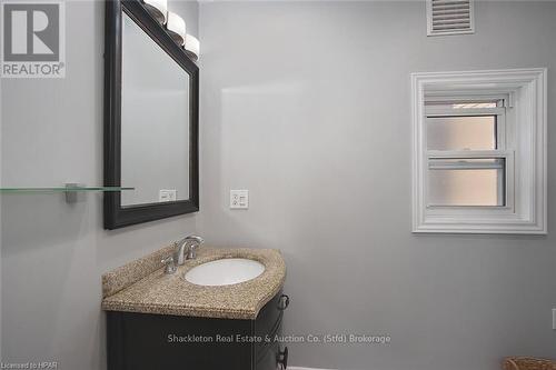 497 Brunswick Street, Stratford, ON - Indoor Photo Showing Bathroom