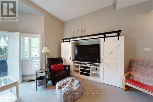 6 Port Road, Collingwood, ON - Indoor Photo Showing Living Room