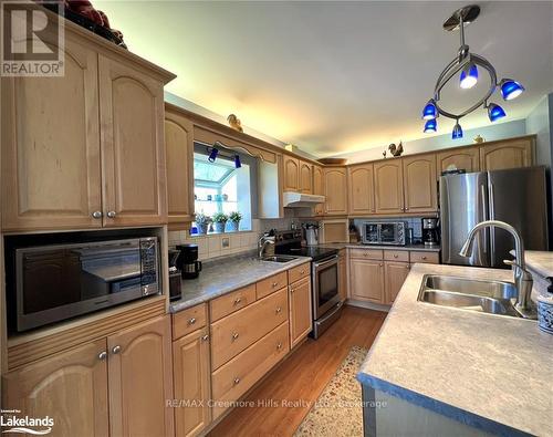 42 Francis Street, Clearview (Creemore), ON - Indoor Photo Showing Kitchen With Double Sink