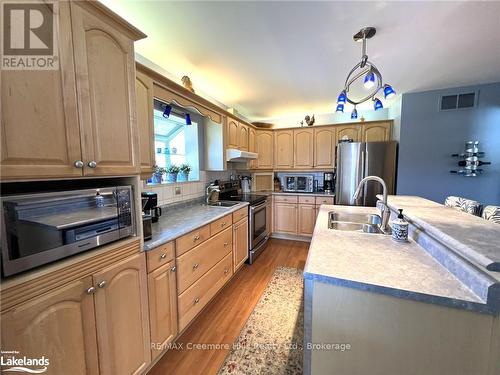 42 Francis Street, Clearview (Creemore), ON - Indoor Photo Showing Kitchen With Double Sink