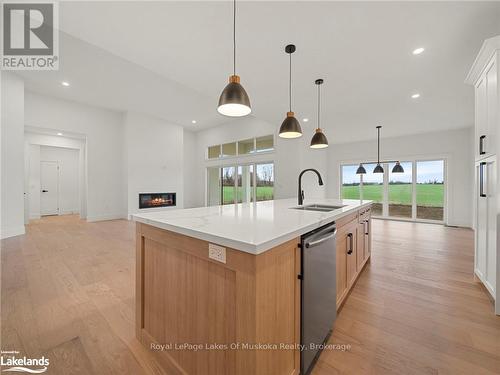 1778 Warminster Side Road, Oro-Medonte (Warminister), ON - Indoor Photo Showing Kitchen With Double Sink With Upgraded Kitchen