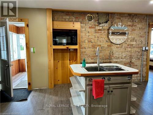 641 10Th Avenue, Hanover, ON - Indoor Photo Showing Kitchen With Double Sink