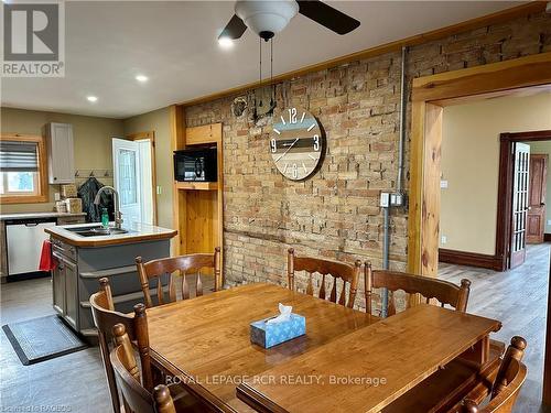 641 10Th Avenue, Hanover, ON - Indoor Photo Showing Dining Room