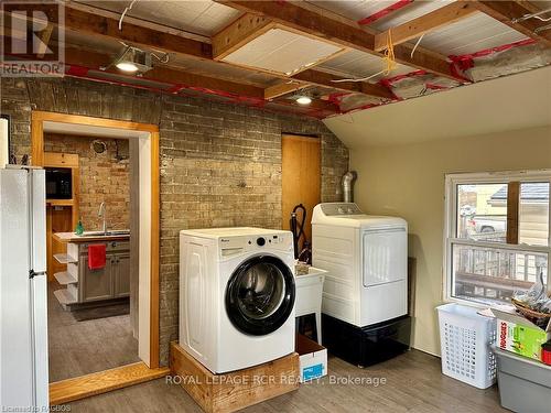 641 10Th Avenue, Hanover, ON - Indoor Photo Showing Laundry Room