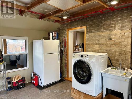 641 10Th Avenue, Hanover, ON - Indoor Photo Showing Laundry Room