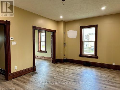 641 10Th Avenue, Hanover, ON - Indoor Photo Showing Other Room