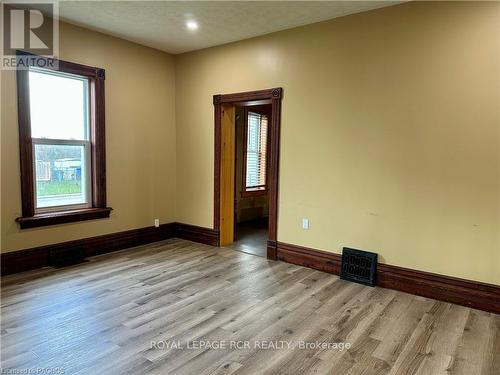 641 10Th Avenue, Hanover, ON - Indoor Photo Showing Other Room