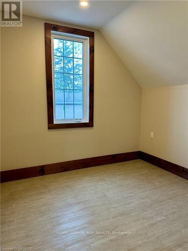 641 10Th Avenue, Hanover, ON - Indoor Photo Showing Other Room