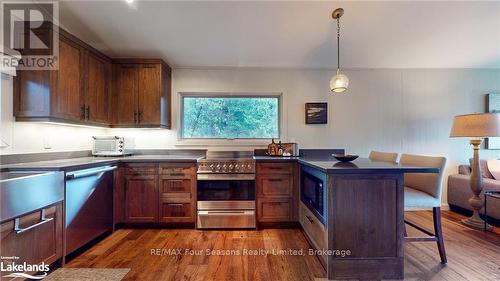 92 Main Road, Clearview (Devil'S Glen), ON - Indoor Photo Showing Kitchen