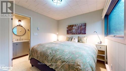 92 Main Road, Clearview (Devil'S Glen), ON - Indoor Photo Showing Bedroom