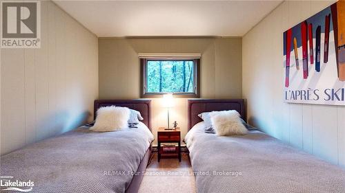 92 Main Road, Clearview (Devil'S Glen), ON - Indoor Photo Showing Bedroom