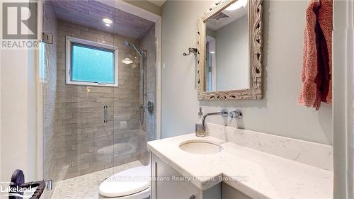 92 Main Road, Clearview (Devil'S Glen), ON - Indoor Photo Showing Bathroom