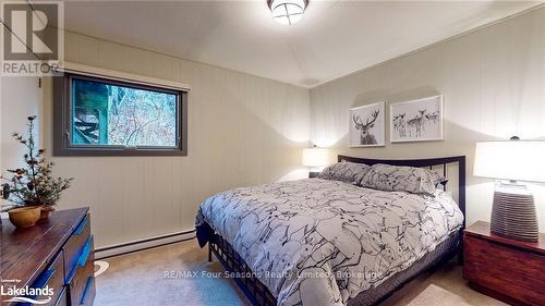 92 Main Road, Clearview (Devil'S Glen), ON - Indoor Photo Showing Bedroom