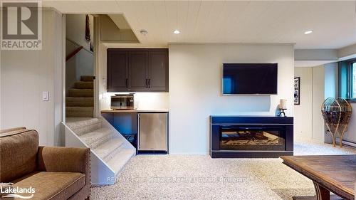 92 Main Road, Clearview (Devil'S Glen), ON - Indoor Photo Showing Living Room With Fireplace