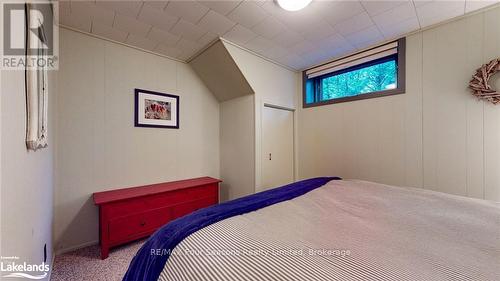 92 Main Road, Clearview (Devil'S Glen), ON - Indoor Photo Showing Bedroom