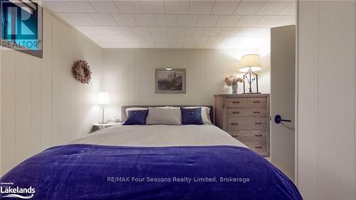 92 Main Road, Clearview (Devil'S Glen), ON - Indoor Photo Showing Bedroom