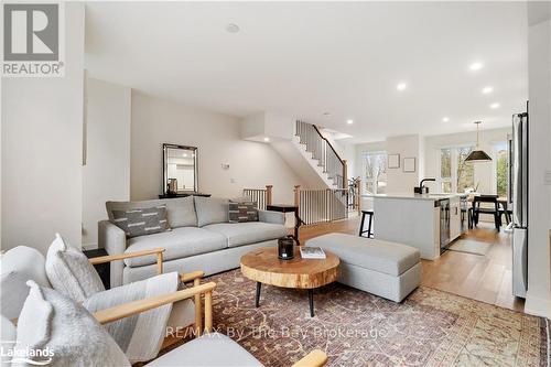 8 Bru-Lor Lane, Orillia, ON - Indoor Photo Showing Living Room