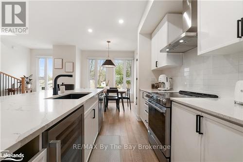 8 Bru-Lor Lane, Orillia, ON - Indoor Photo Showing Kitchen With Upgraded Kitchen