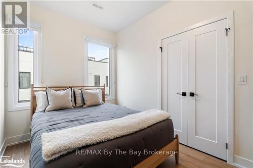 8 Bru-Lor Lane, Orillia, ON - Indoor Photo Showing Bedroom