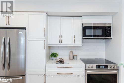 608 - 75 Ellen Street, Barrie (City Centre), ON - Indoor Photo Showing Kitchen