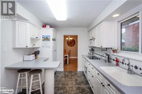 624 Manly Street, Midland, ON - Indoor Photo Showing Kitchen