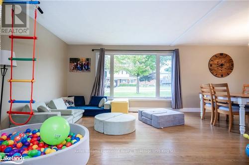 624 Manly Street, Midland, ON - Indoor Photo Showing Living Room