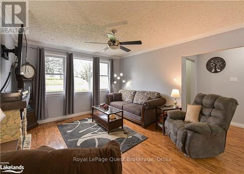 6 Esther Anne Drive, Orillia, ON - Indoor Photo Showing Living Room