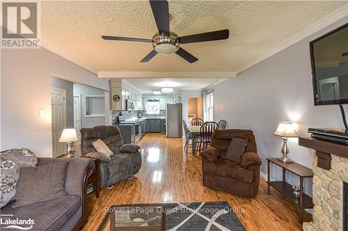 6 Esther Anne Drive, Orillia, ON - Indoor Photo Showing Living Room