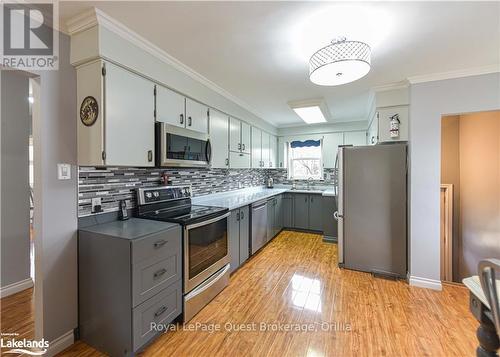 6 Esther Anne Drive, Orillia, ON - Indoor Photo Showing Kitchen With Upgraded Kitchen