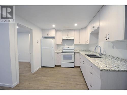 322-326 Ewert Street, Prince George, BC - Indoor Photo Showing Kitchen With Double Sink