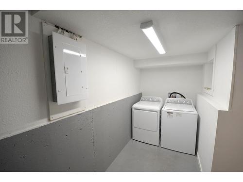 322-326 Ewert Street, Prince George, BC - Indoor Photo Showing Laundry Room