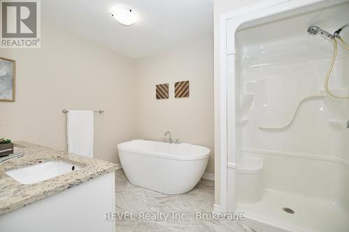 43 Homestead Way, Thorold (560 - Rolling Meadows), ON - Indoor Photo Showing Bathroom