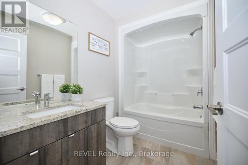 43 Homestead Way, Thorold (560 - Rolling Meadows), ON - Indoor Photo Showing Bathroom