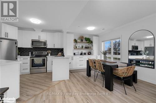 201 - 112 Simcoe Road, Bradford West Gwillimbury (Bradford), ON - Indoor Photo Showing Kitchen