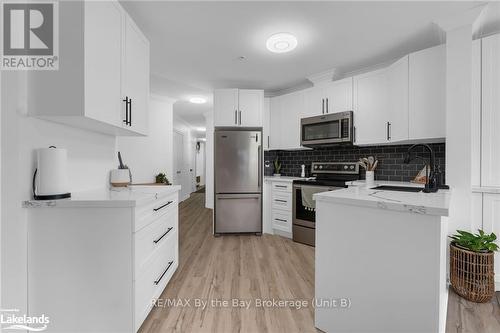 201 - 112 Simcoe Road, Bradford West Gwillimbury (Bradford), ON - Indoor Photo Showing Kitchen