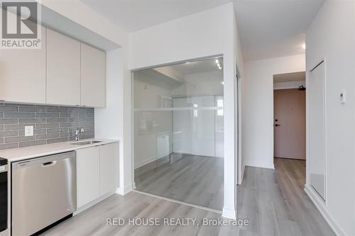 613 - 1440 Clarriage Court, Milton, ON - Indoor Photo Showing Kitchen