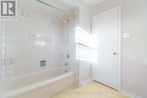 1332 Quinpool Court, Mississauga, ON - Indoor Photo Showing Bathroom