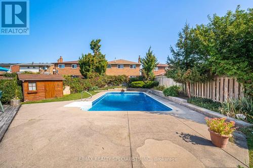 1332 Quinpool Court, Mississauga, ON - Outdoor With In Ground Pool