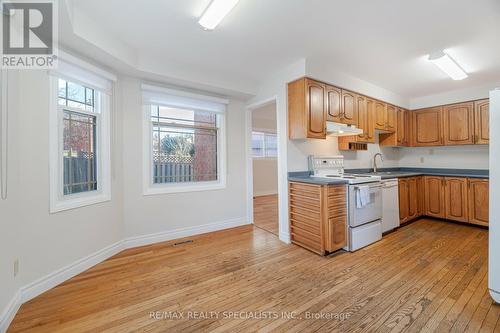 1332 Quinpool Court, Mississauga, ON - Indoor Photo Showing Kitchen