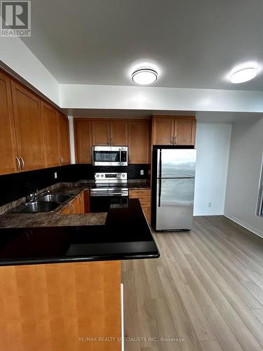 3107 - 3939 Duke Of York Boulevard, Mississauga, ON - Indoor Photo Showing Kitchen With Double Sink