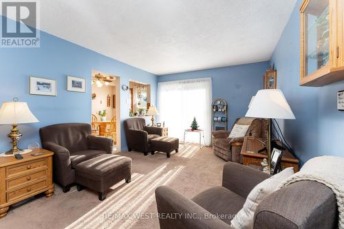 52 Wallis Crescent, Toronto, ON - Indoor Photo Showing Living Room