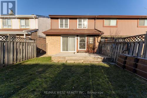 52 Wallis Crescent, Toronto, ON - Outdoor