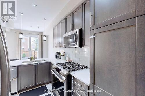 5 Maple Cider Street, Caledon, ON - Indoor Photo Showing Kitchen With Double Sink With Upgraded Kitchen