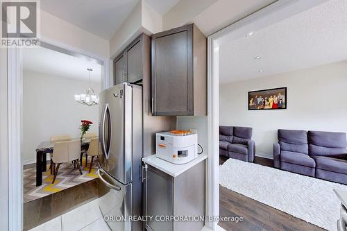 5 Maple Cider Street, Caledon, ON - Indoor Photo Showing Kitchen