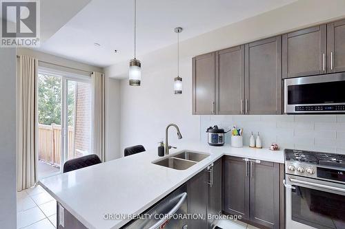 5 Maple Cider Street, Caledon, ON - Indoor Photo Showing Kitchen With Double Sink