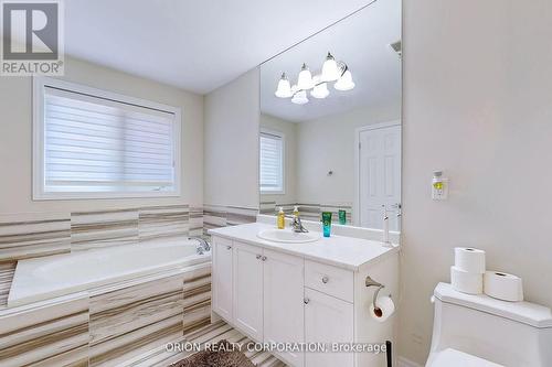 5 Maple Cider Street, Caledon, ON - Indoor Photo Showing Bathroom