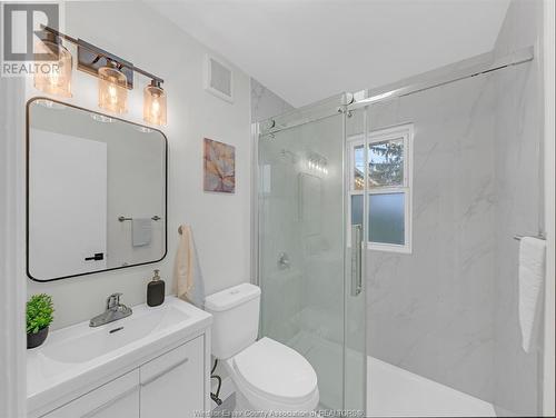 2485 Dominion Boulevard, Windsor, ON - Indoor Photo Showing Bathroom